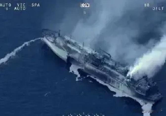 5月13日深夜，地中海意大利附近海域，一艘俄籍民用货轮突发连环爆炸，30分钟后快