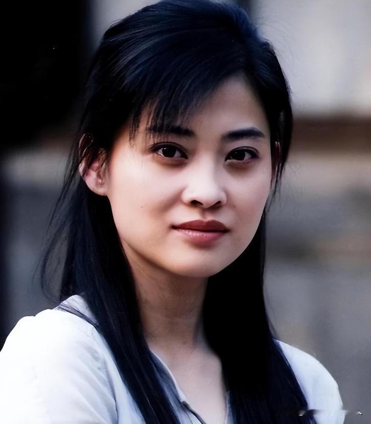 当年，梅婷生孩子时羊水栓塞，生命垂危，医生问家属：“救大人还是救孩子？”关键时刻