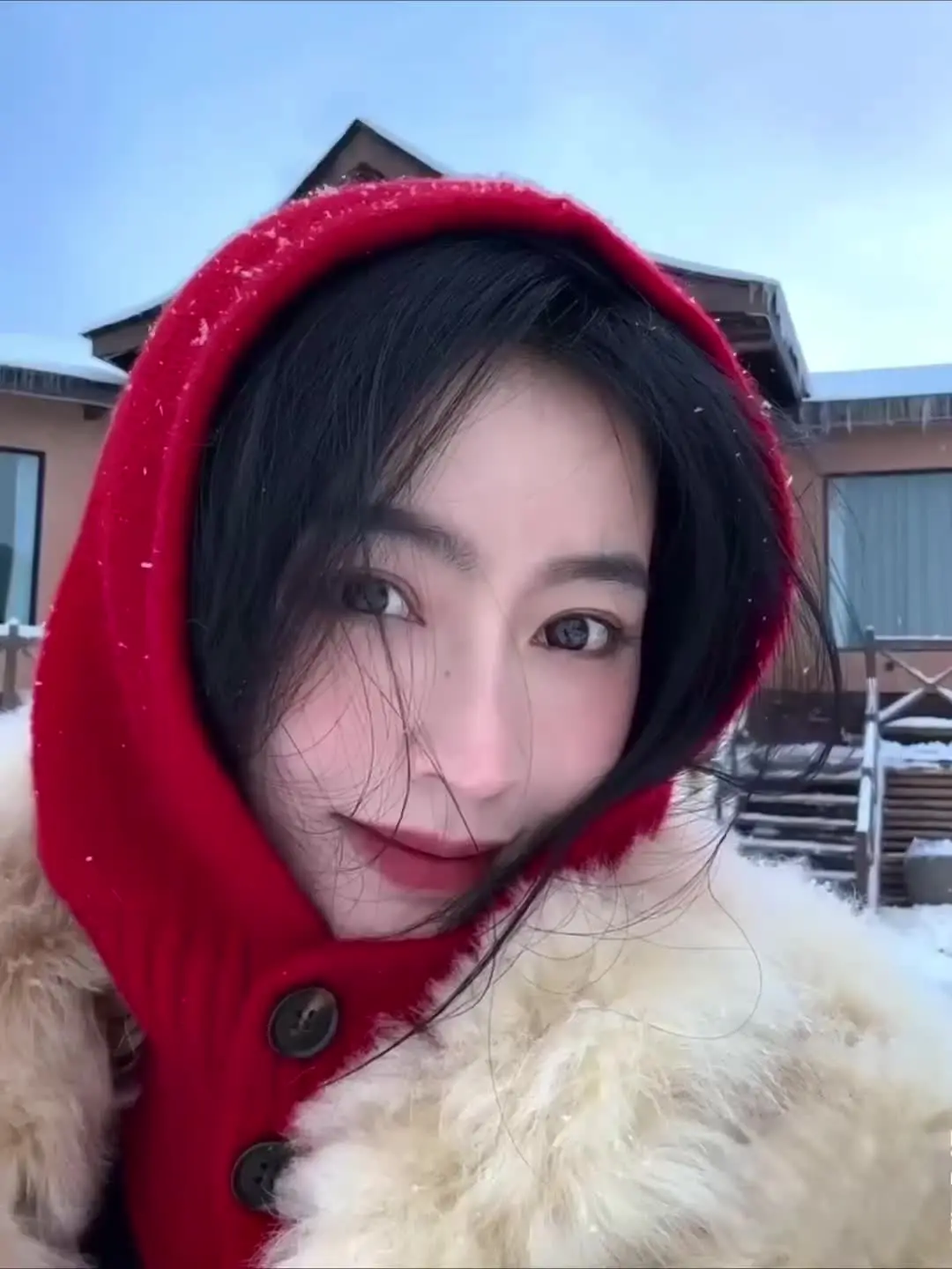 我爱人间初相见 也敬深情不永远.