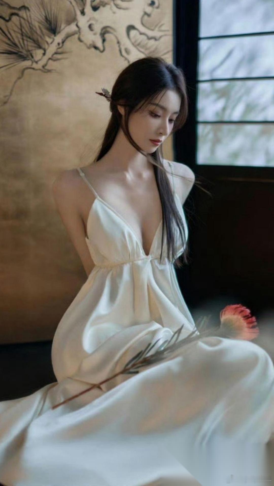 看着真让人心碎啊，之所以没人想捧隆妮 根本不是因为她长相和身材的问题 完全是导演
