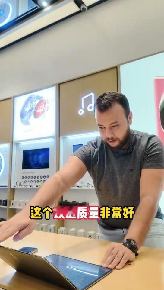 中东富豪加价两倍求购华为超大折中东富豪为不惜加价两倍！华为超大折来啦！这折叠屏好