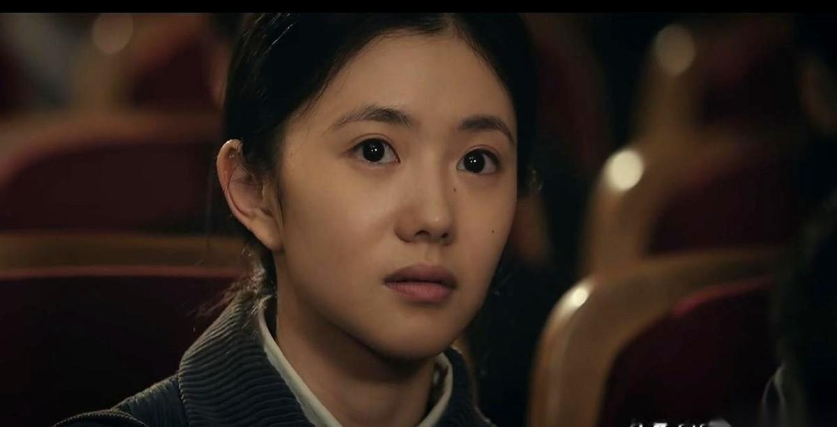 电视剧《主角》里，楚嘉禾演的“青蛇”，是真的拿剑往“许仙”身上招呼。
台底下掌声