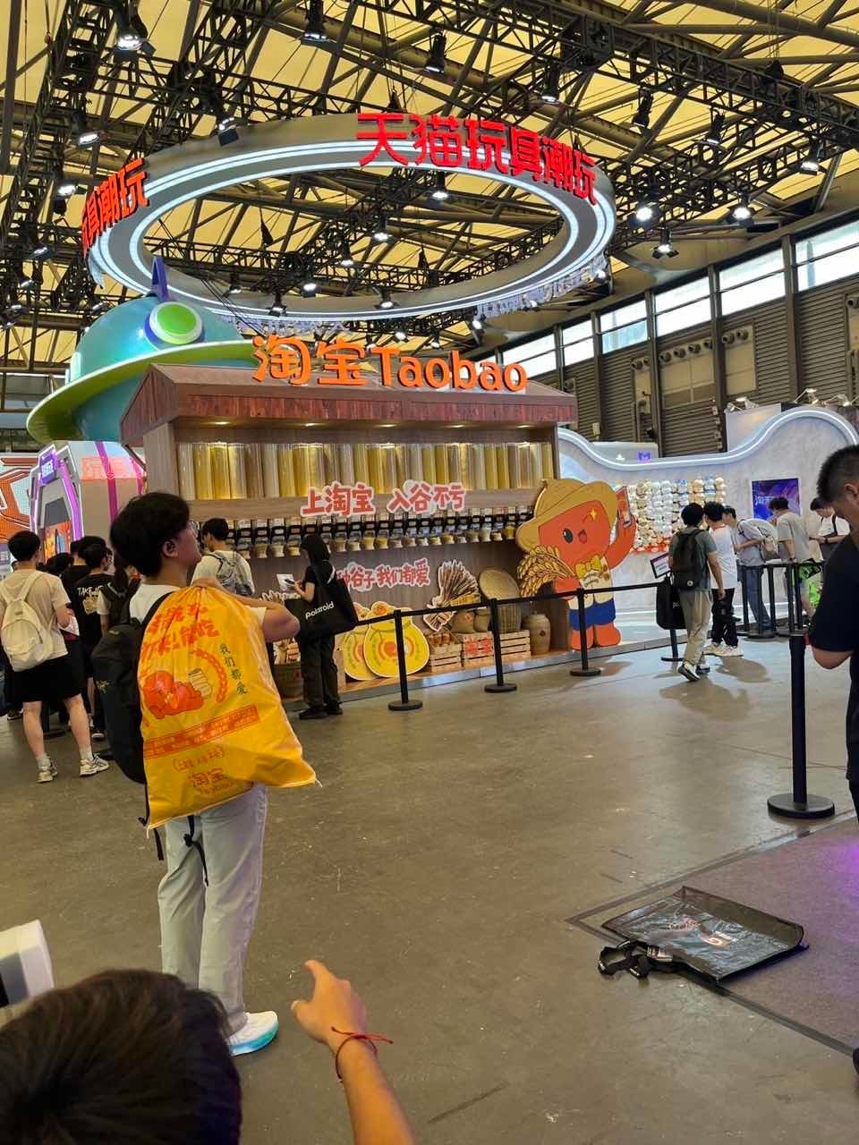 上淘宝入谷不亏在CJ吃上淘宝好谷了 被CJ淘宝展台狠狠圈粉！现场人气爆满堪比丰收