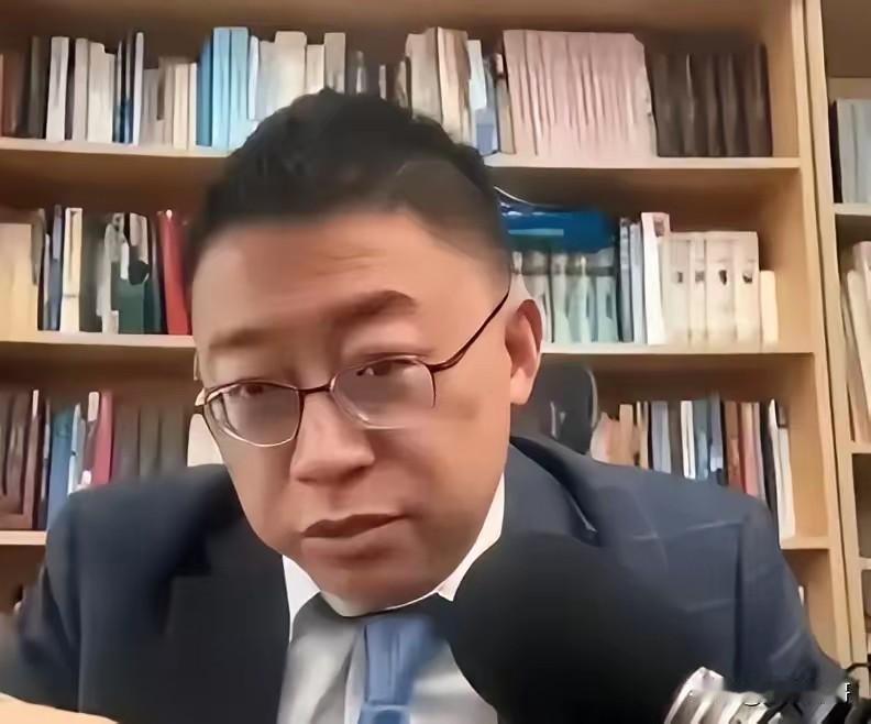 我问我老公为啥最近半夜总溜去书房，以为他沉迷游戏。他说在帮导师筛合作方，查论文致