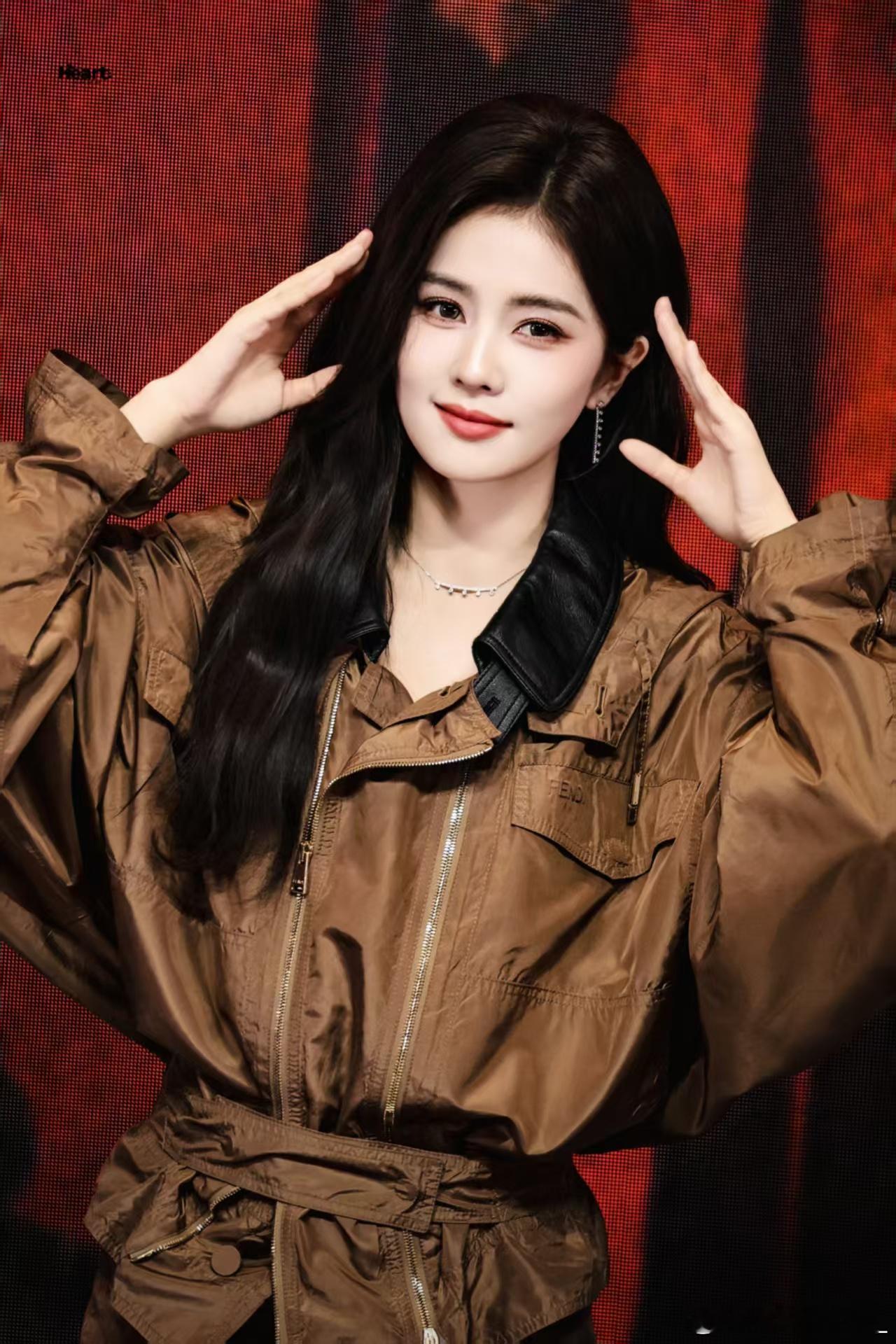 唐宫奇案之青雾风鸣 我的评分：白鹿cha了娃娃脸白鹿跳《娃娃脸》甜度拉满！舞姿灵