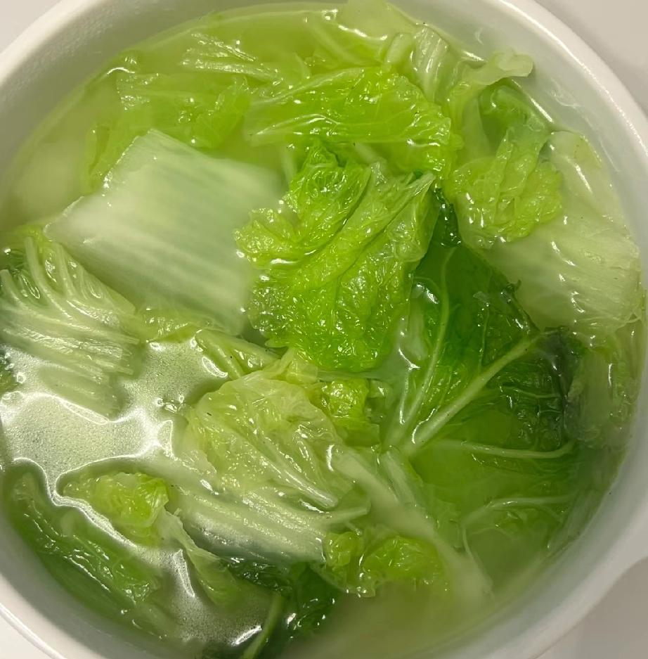 我的公公就是这么大男子主义的男人，人懒不说还管得宽。

婆婆挣的钱要到他口袋里，
