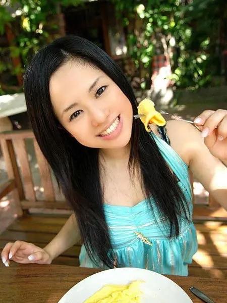 今天刷到一条苍老师要复出的消息，不知道真假。但看过那么多动作片，至今仍认为苍井空