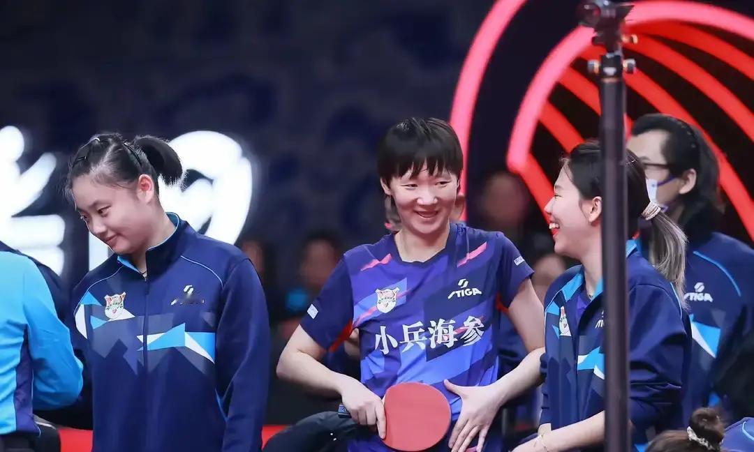 王曼昱坐板凳，鲁能丢冠！
 
深圳大学3比1拿下决赛，鲁能把王牌按在替补席。球迷