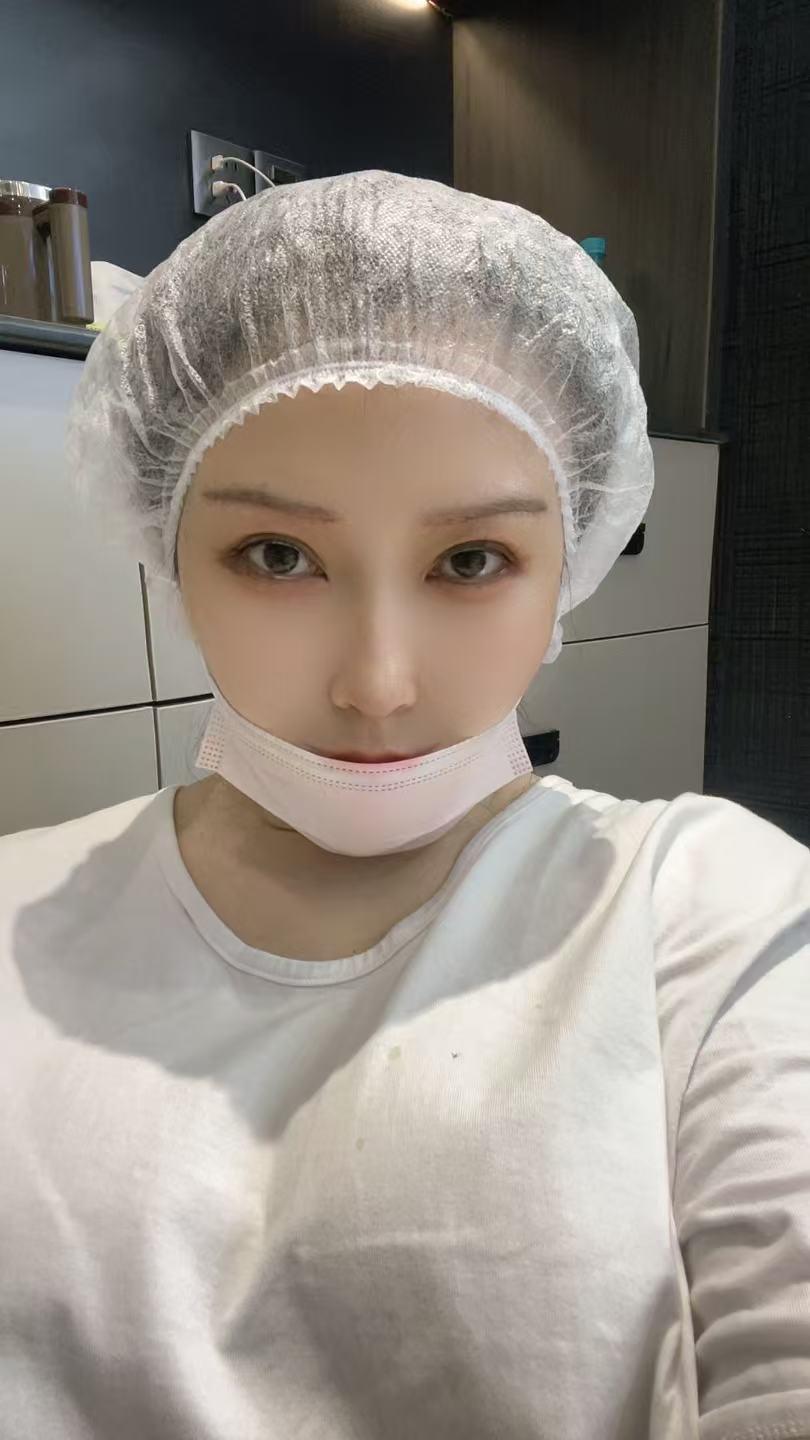 《美女刘佳：在南京开了家门脸炫酷的包子店-—“爱马仕包子”一卖就是十年》
   