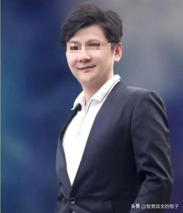 华南理工大学撞人的教师金某 

实话实说现在的有些老师是有文化无素质的太多了
