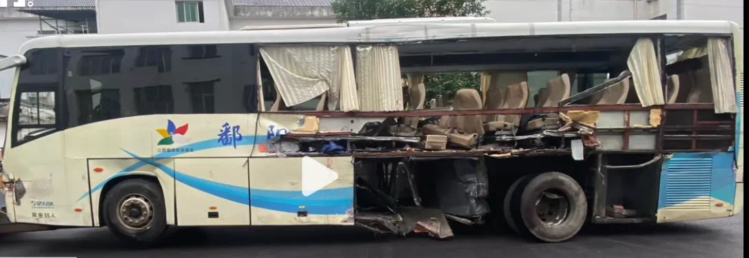 鄱阳警方回应“中考接送车发生车祸”：司机超速致2死被刑拘