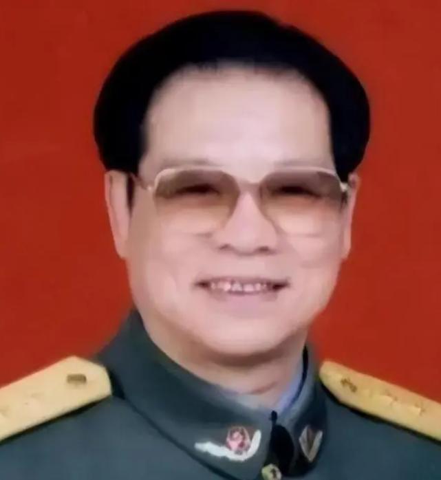 巴忠倓：武警第四任司令员，63岁晋升中将，66岁因部下杀人被免职

巴忠倓，武警