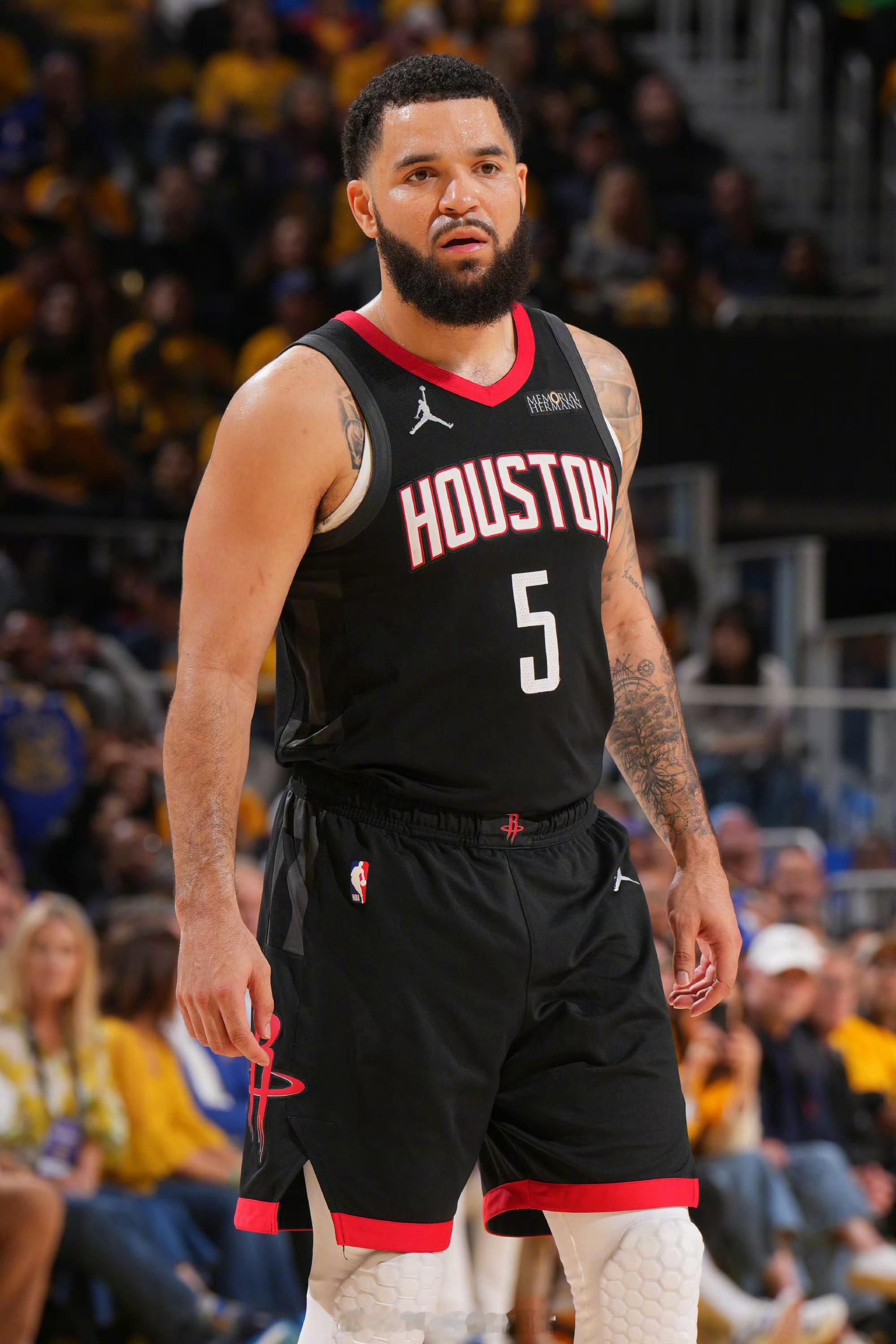 范弗利特谈火箭队的变化：“现在球队正在成长，他们在磨合，在解决问题。我很喜欢现在