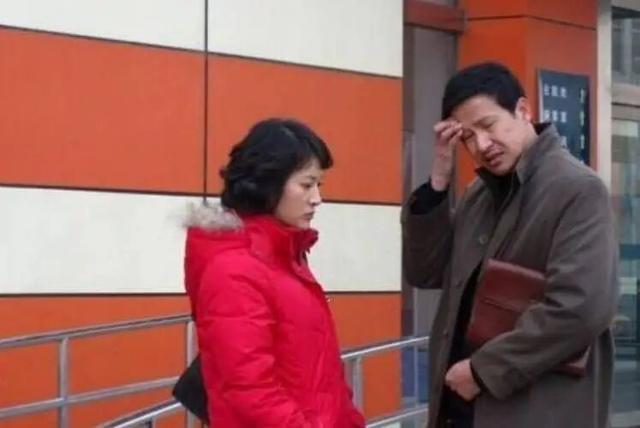 广西男子离婚两年后与前妻同居狂转88万，前妻火速另结新欢，法院判决曝光惊呆全网：