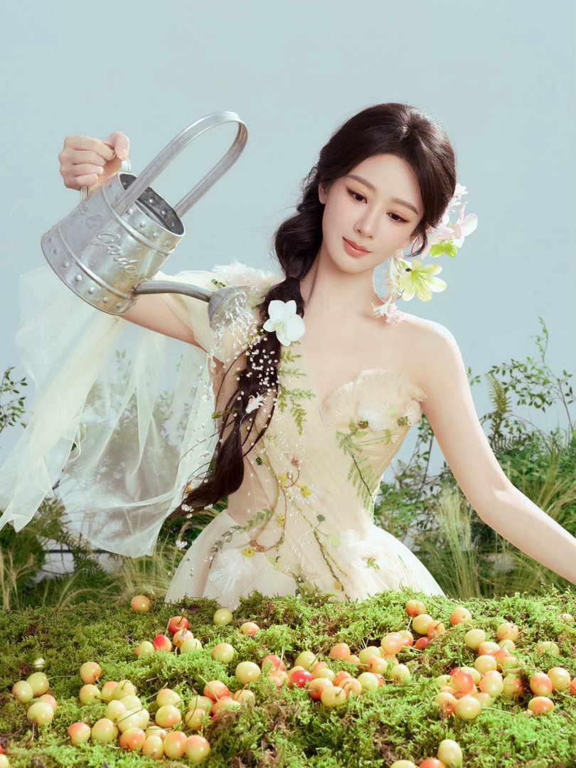 杨紫  🍇杨紫🍇杨紫玉兰花开君再来🍇杨紫董竹君🍇💜 喜欢是世界上最藏不