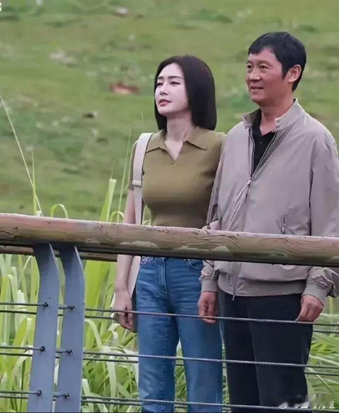 也难怪秦岚始终自带从容底气，无修生图质感绝佳，绝佳容颜状态直接堪称惊艳封神。 