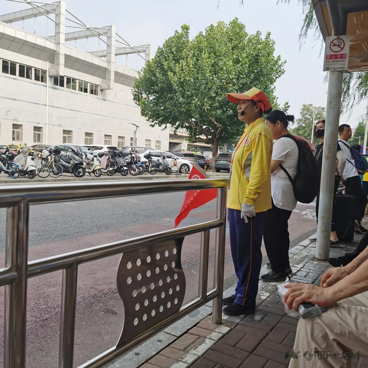  
劳动者是最美的人 、致敬每一位努力奋斗的人 、幸福是奋斗出来的。