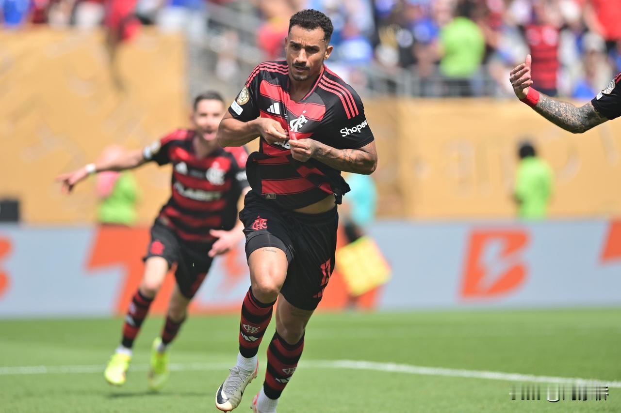 达尼洛宝刀不老！

今晨，洲际杯第3轮，弗拉门戈主场2-0击败金字塔，尤文旧将达