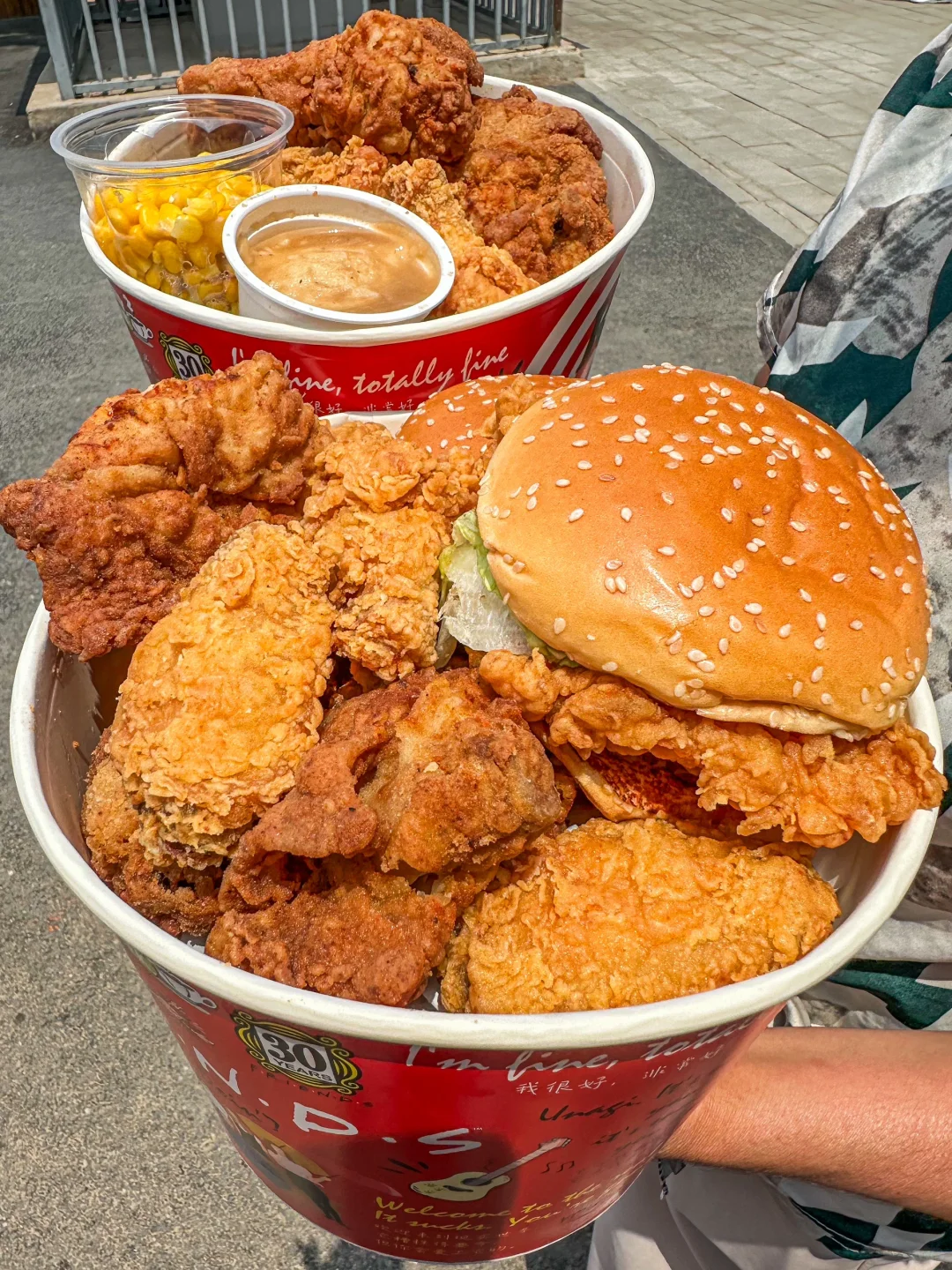 kfc！！最伟大的穷鬼套餐桶出现了！！！