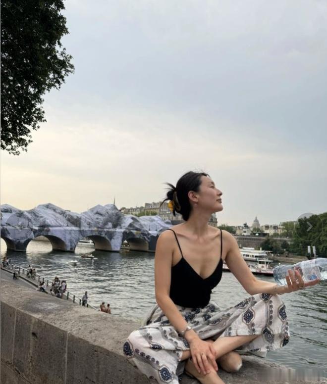 知名女演员汪飏不拍戏在法国洗碗谋生，拿过专业电影节大奖的女演员，如今在巴黎半工半