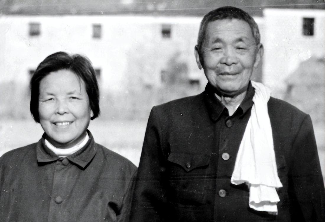 1992年，甘祖昌遗孀龚全珍被质疑思想落后，质问对方：你们这是真糊涂农民意识吗？