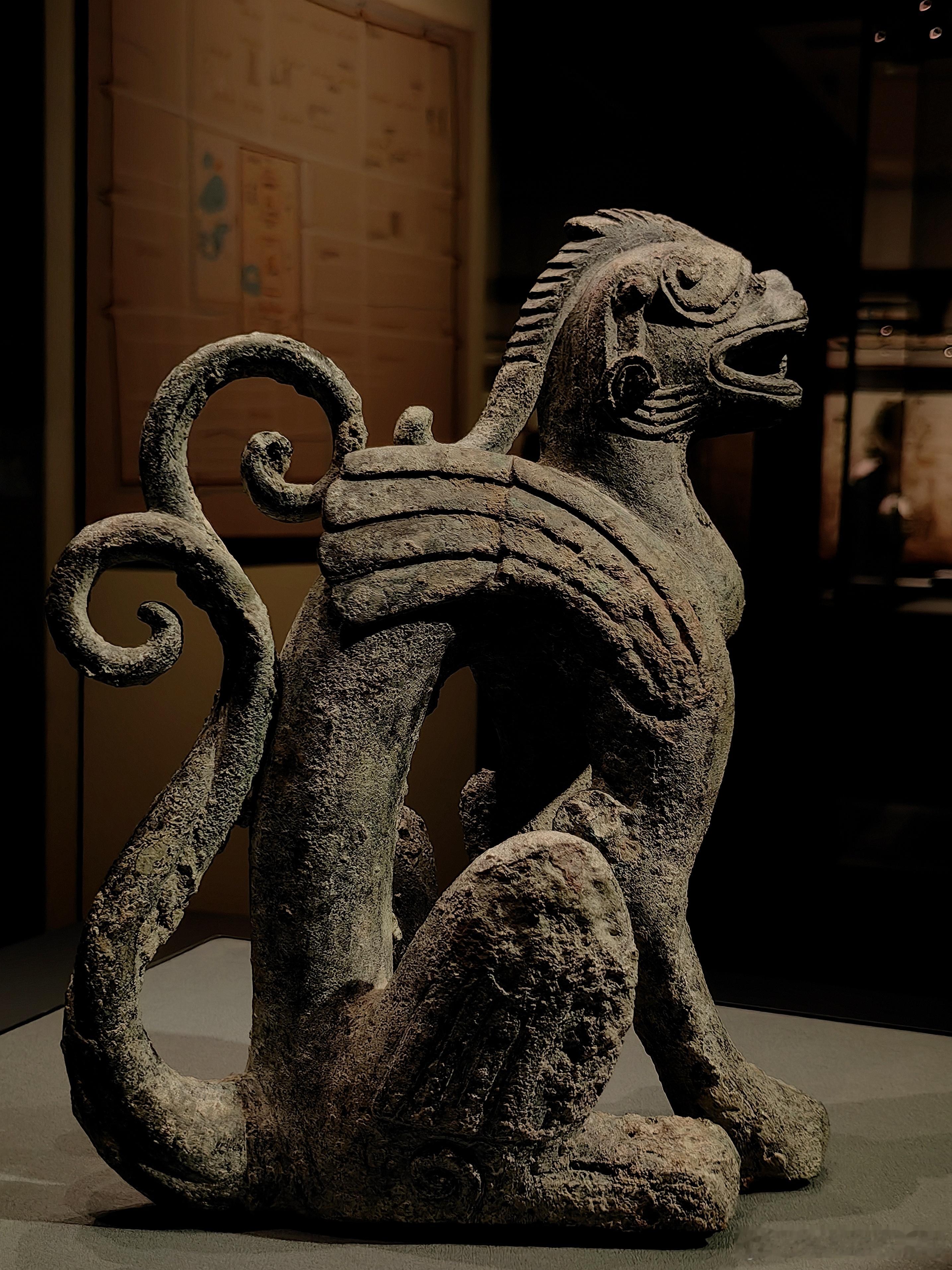 铜坐龙，金，首都博物馆藏北京金中都大安殿遗址出土 ​​​