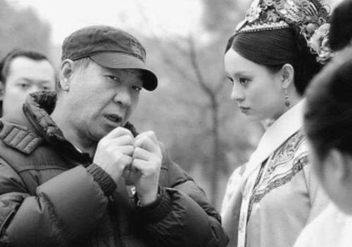 跨越时空的裂缝，甄嬛准备屠龙，眼神黑化100%

导演郑晓龙和嬛嬛在同一个画面上