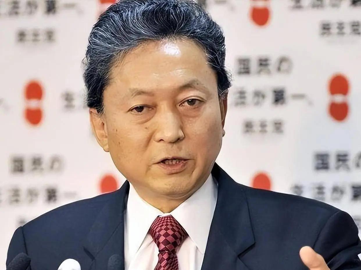 日本前首相鸠山由纪夫9月25日发文：“特朗普在回应高市首相时没有微笑，高市首相甚