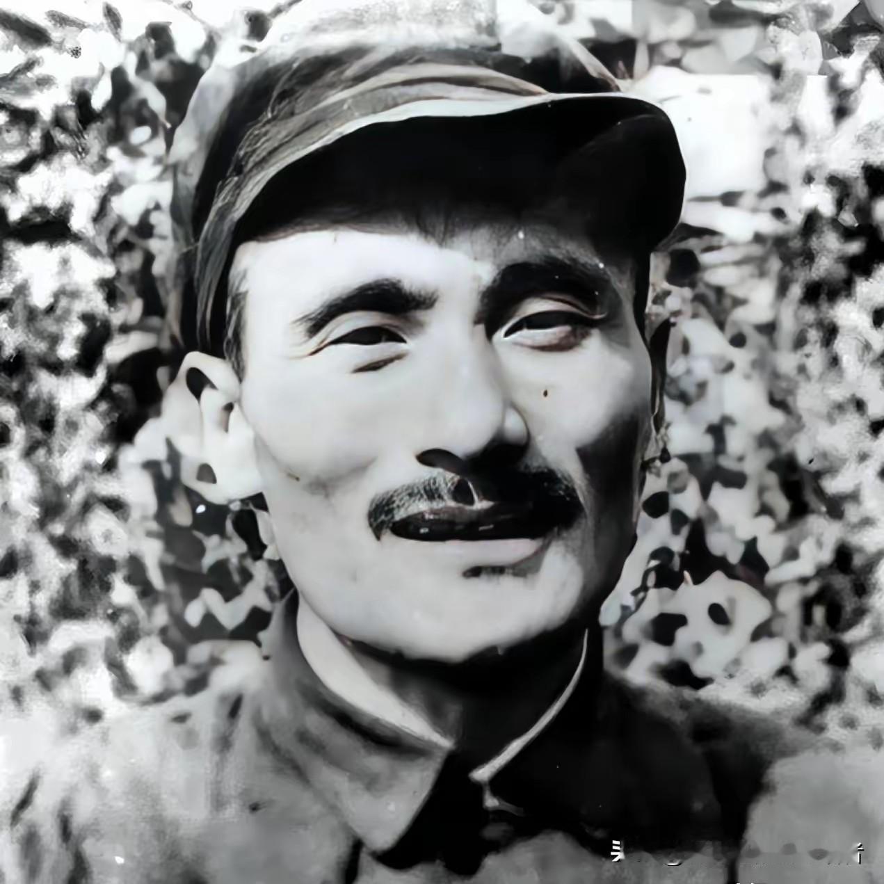 1977年在北京， 粟裕刚吃完午饭，正坐在椅子上歇口气，突然听见随员跑进来报告：