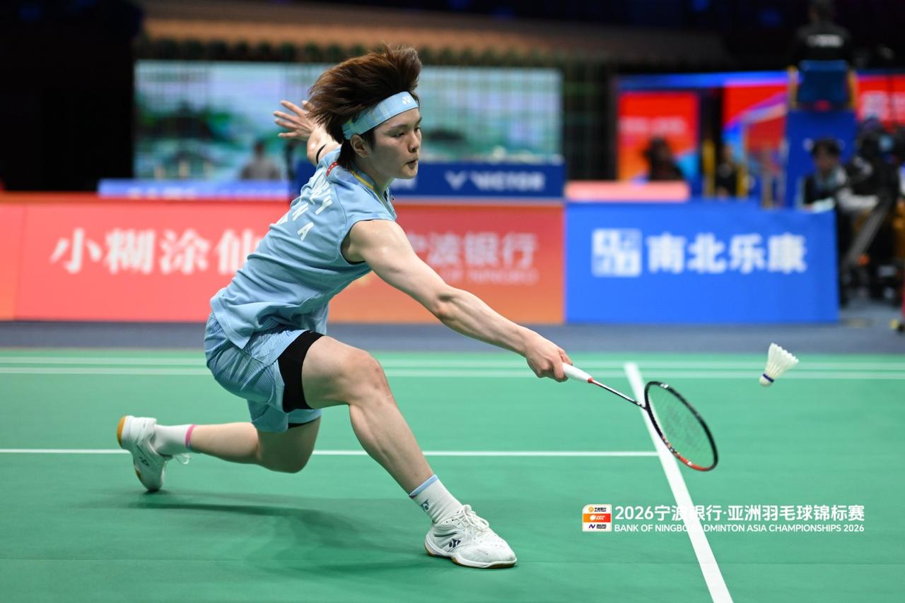 2026年亚洲羽毛球锦标赛女单首轮，国羽2号种子王祉怡状态稳定，以21-16、2