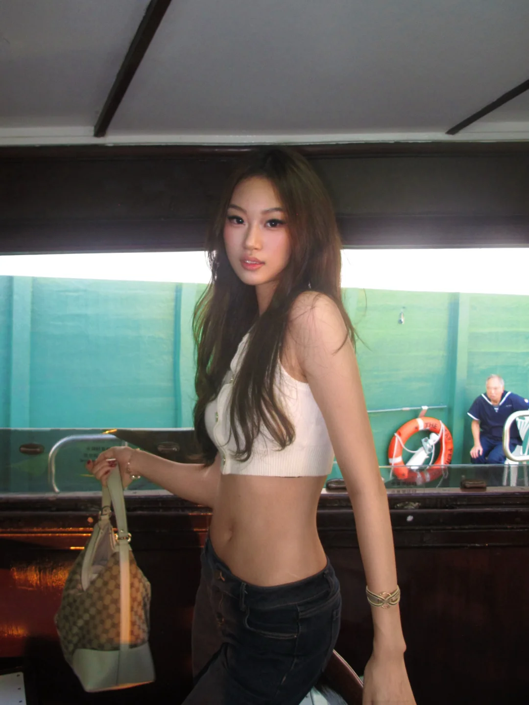她