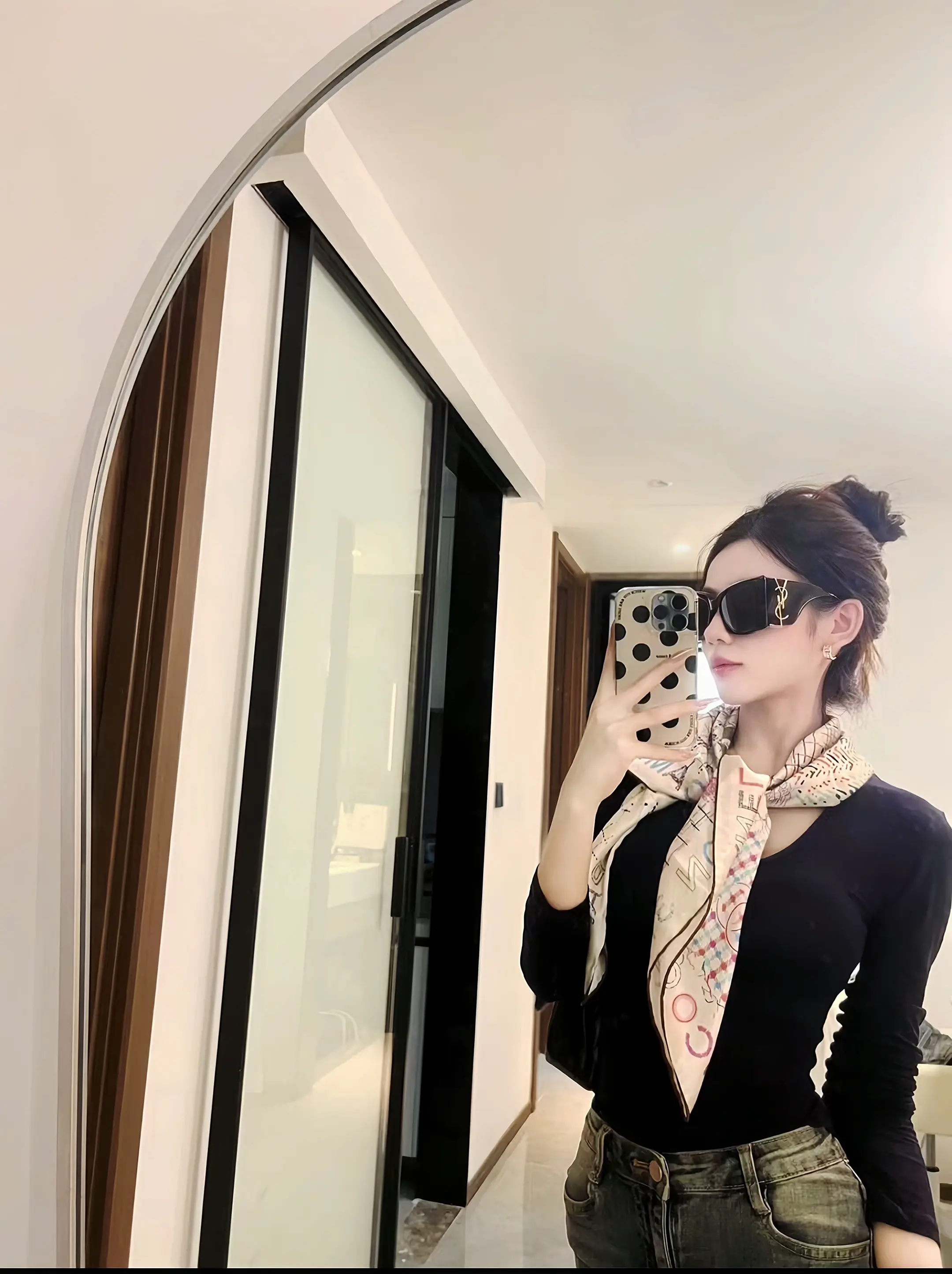 有时候往天上一看，和17岁好像没什么差别。于是我一直看着天，不想看这个世界