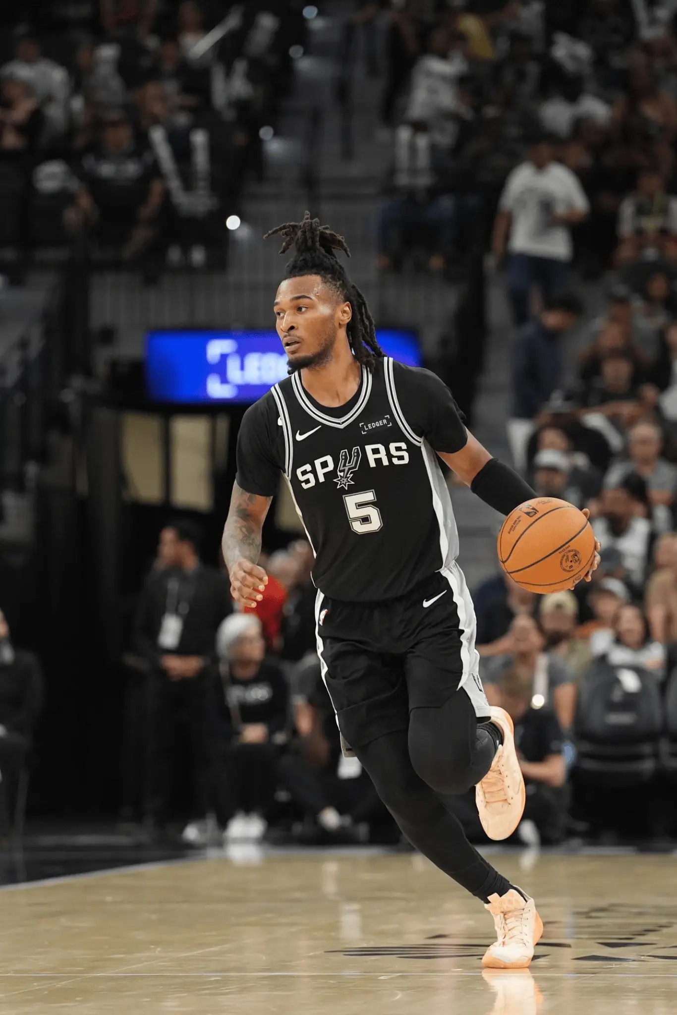 😩Shams：卡斯尔左侧髋屈肌拉伤，他将在1到2周后接受复查今日，据ESPN记