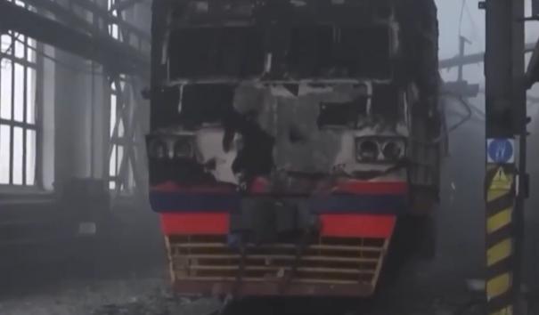 打了四年多，俄军终于找到了乌克兰后勤的死穴，不是炸铁轨、炸大桥，而是火车头。
 