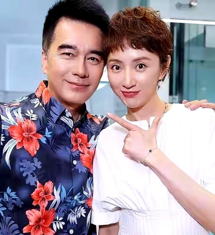 都说许亚军何晴分开是性格不合。
看完94年的行程表，核心原因就一个：当时两人都太