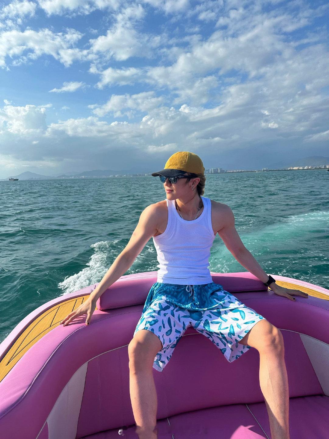 徐明浩很敢啊，直接直播里说中国的春节看看权志龙这德行就知道在南韩发展的人说这句话