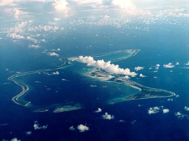 突发！特朗普立场大逆转，不再反对英国归还群岛，背后条件很硬


特朗普在2026