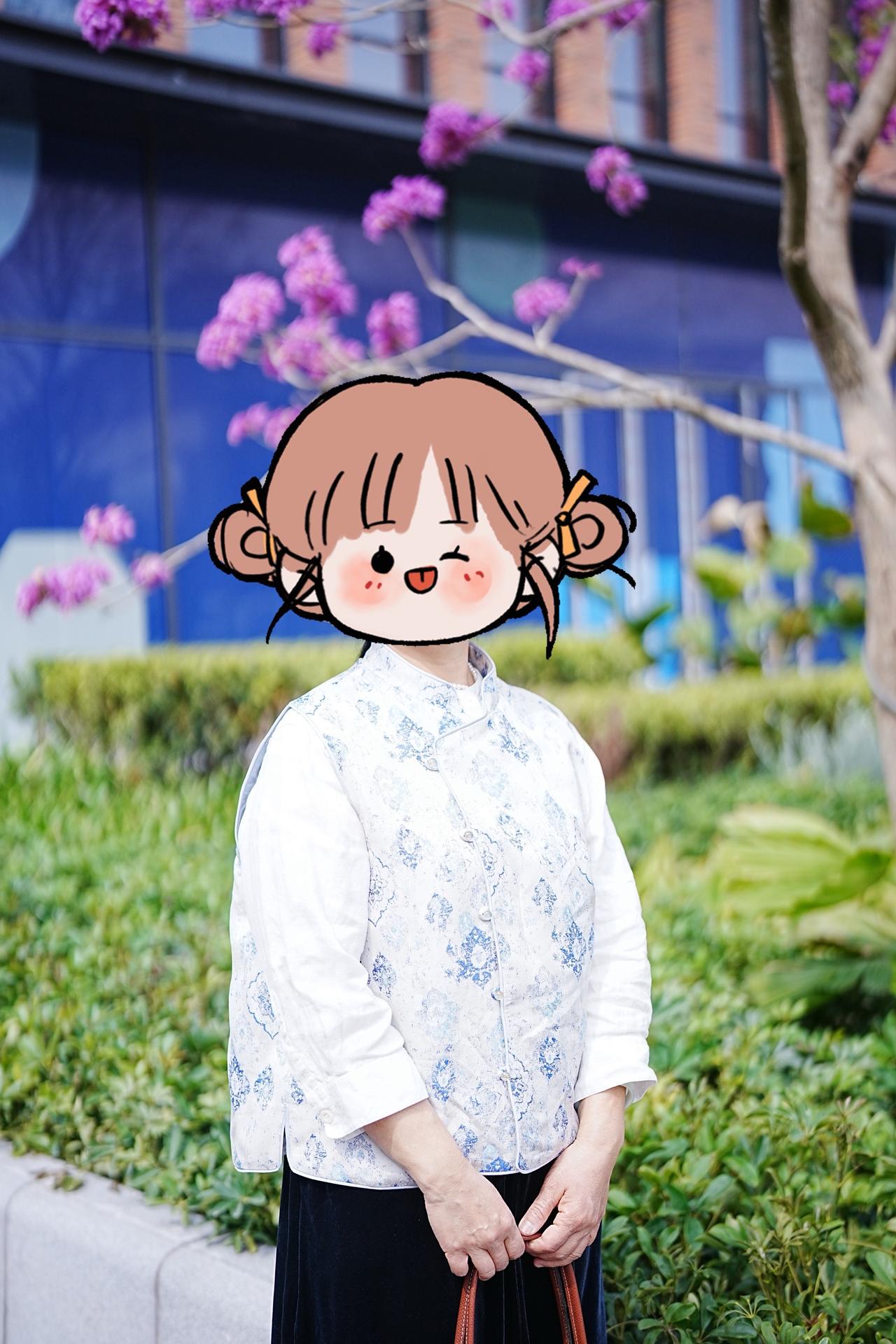 过年做了两件马甲，叠穿很有春天气息
过年期间做了两件马甲，叠穿一下，很有春天气息