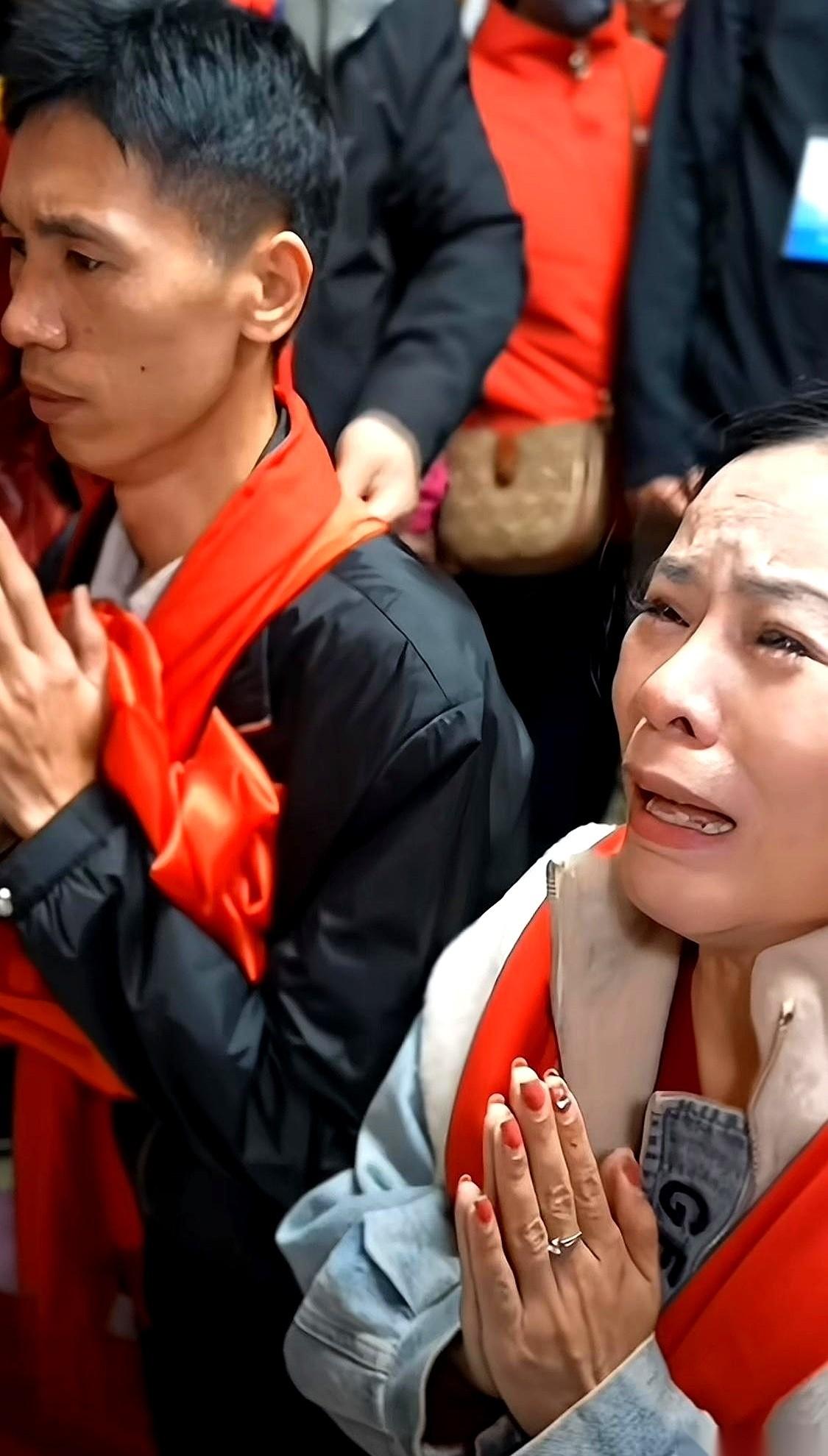 姐姐说，希望媒体多拍点，不想错过这一波流量。
听到这话，我心里咯噔一下。但你品，