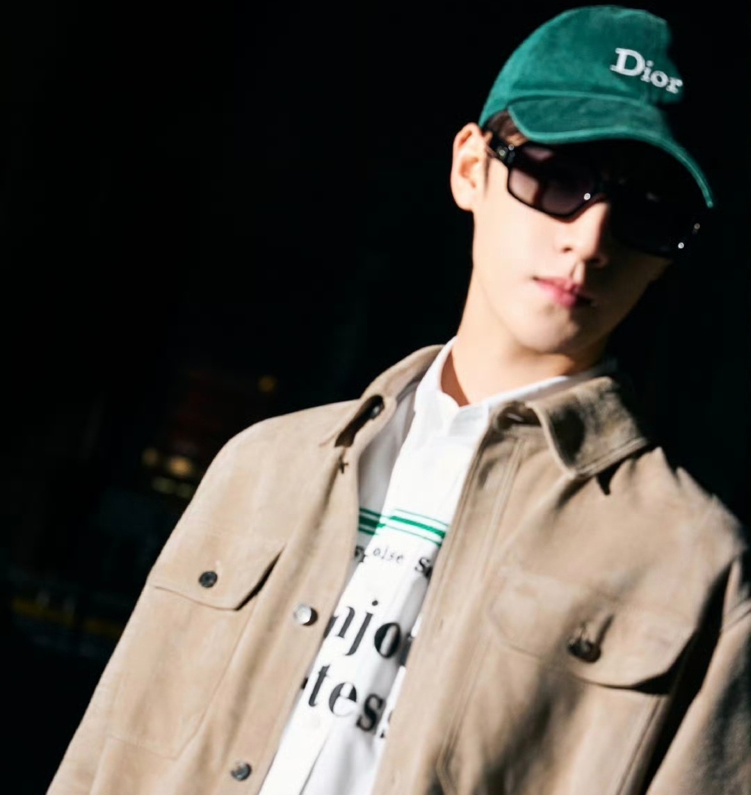 娱乐Dior出图李昀锐Dior出图Dior出图，小林完全帅气 