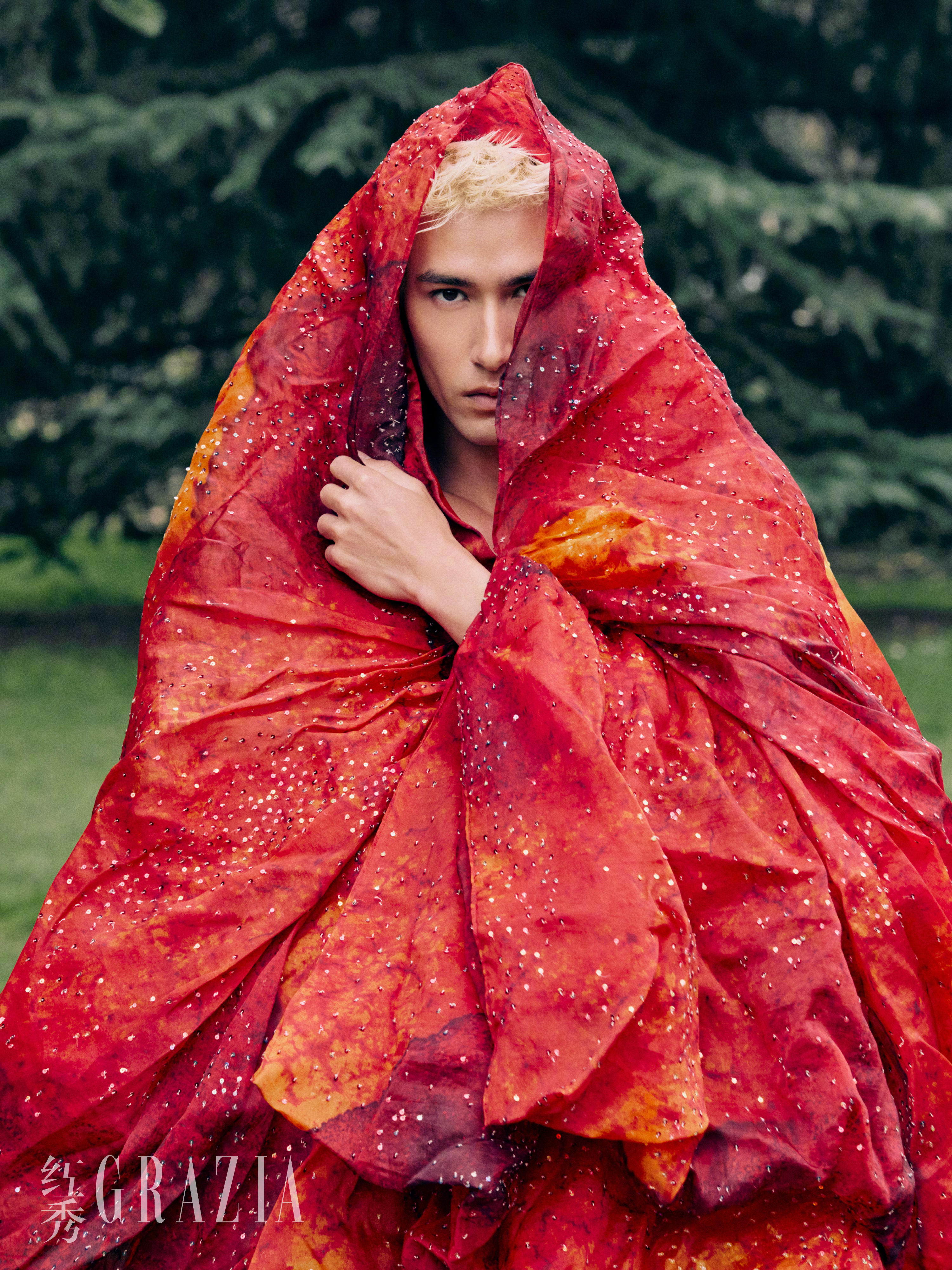 《红秀GRAZIA》2026年3月刊封面人物揭晓，登场。本期封面造型由HUBLO
