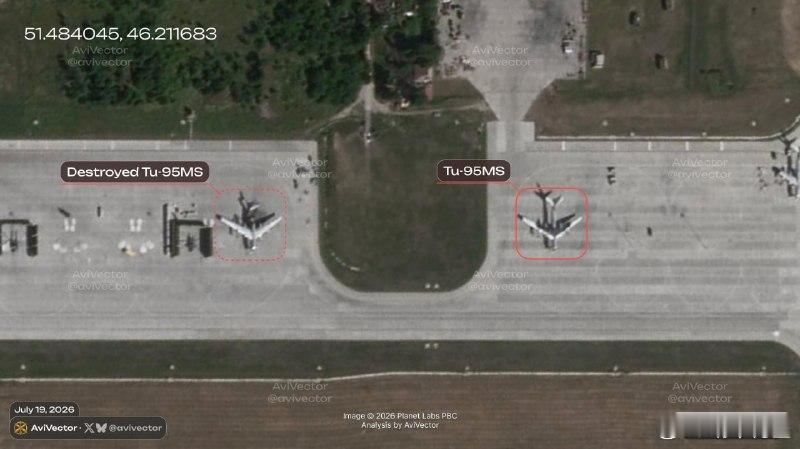通过卫图可以确认乌克兰无人机确实摧毁了一架Tu-95，恩格斯机场的这架TU-95