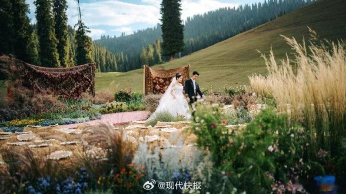 麦迪娜刚办完婚礼就来提车了麦迪娜婚礼后首次公开亮相🌷褪去婚礼盛装，麦迪娜日常造