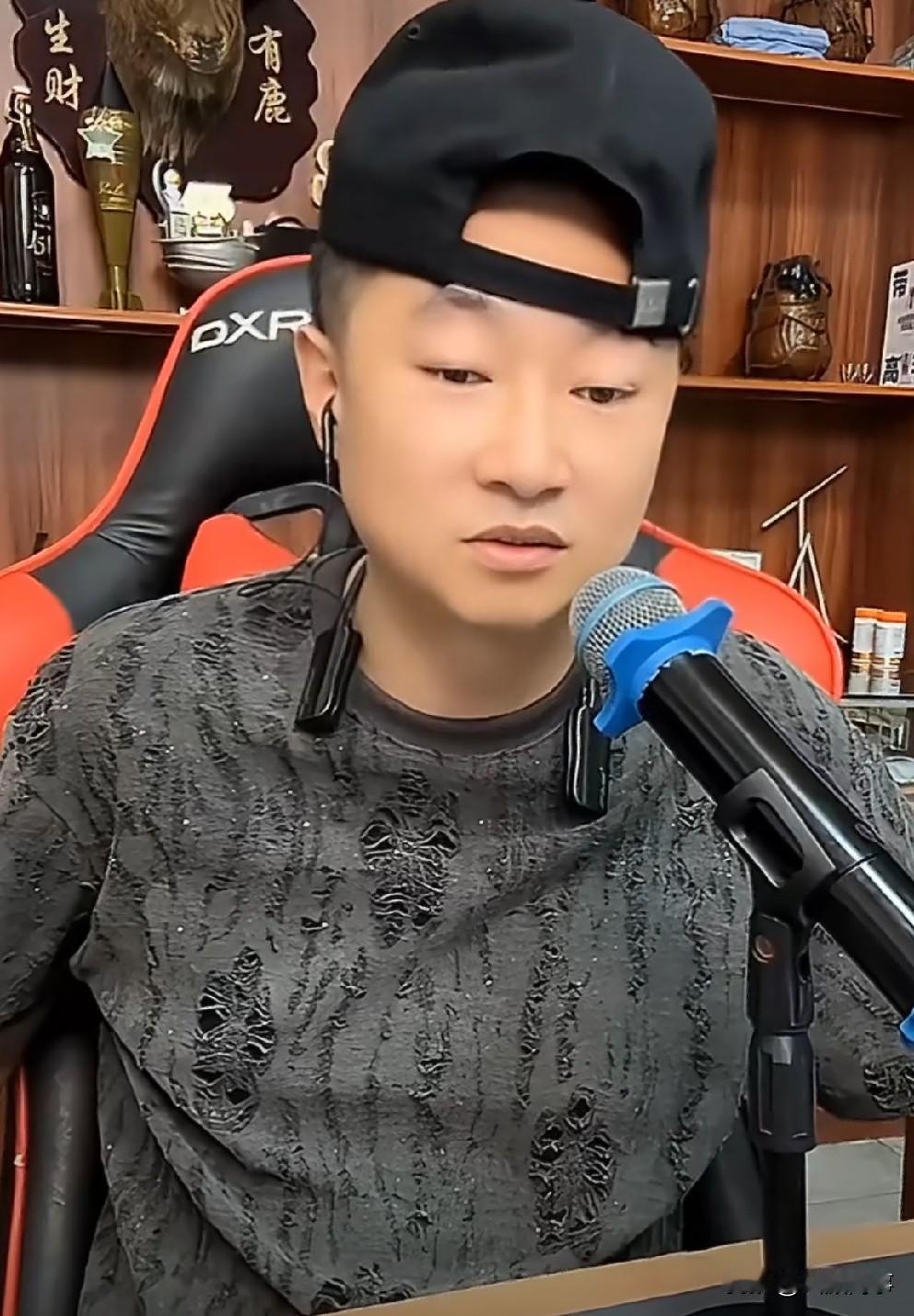 九天称驴姐值得敬佩！

           九天称驴姐值得敬佩，最近不少人瞧不