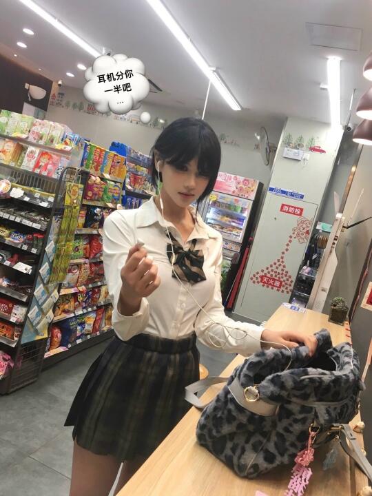 耳机….分给你吧