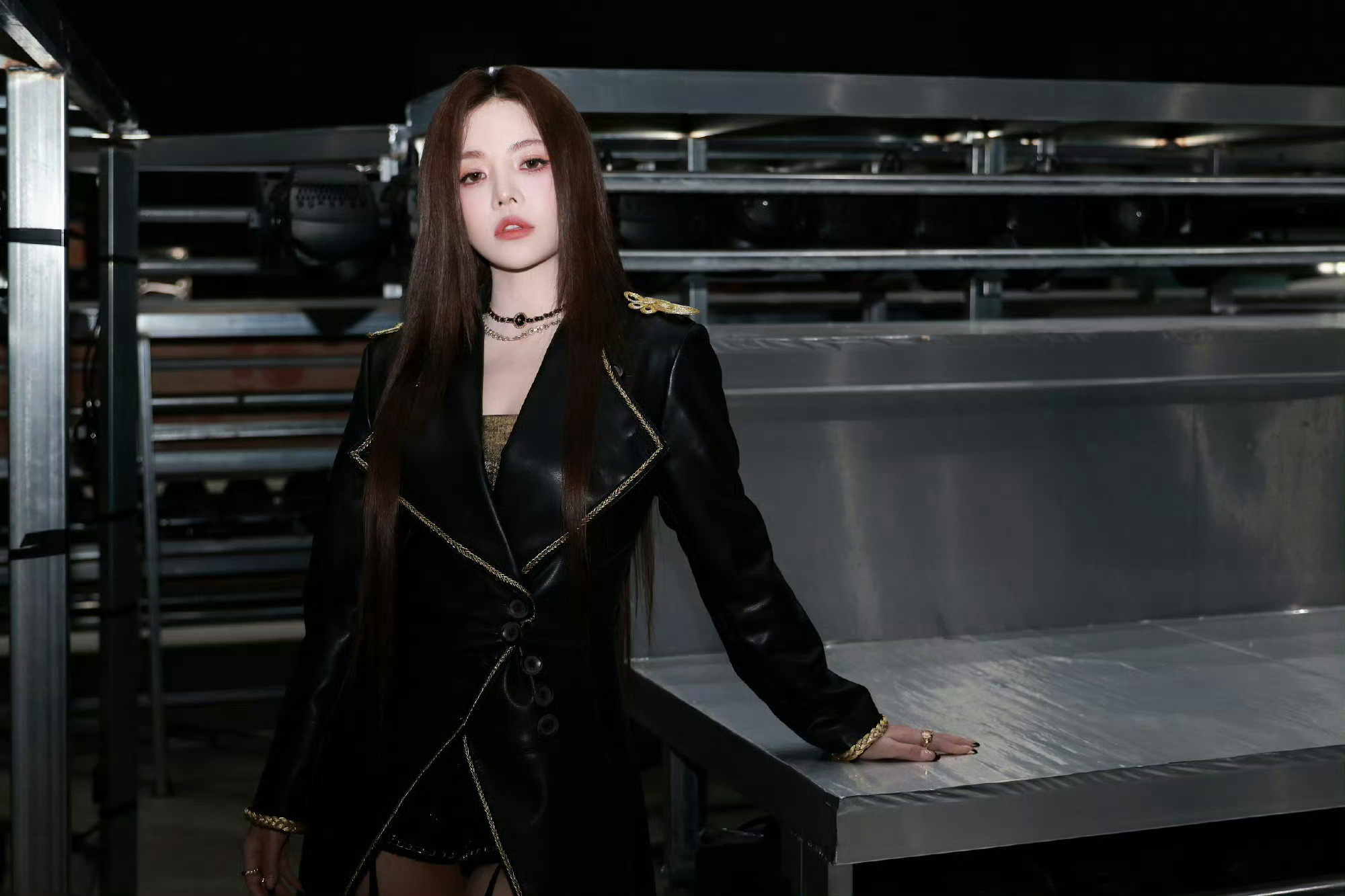 安崎团拿什么输全员业务在线到离谱！安崎的vocal是定海神针，队友的舞蹈齐到像复