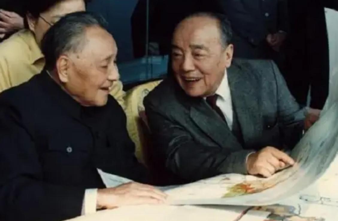 50年代，杨尚昆的二儿子杨绍明，小时候很淘气，一直是中南海里的 “孩子王”，就连