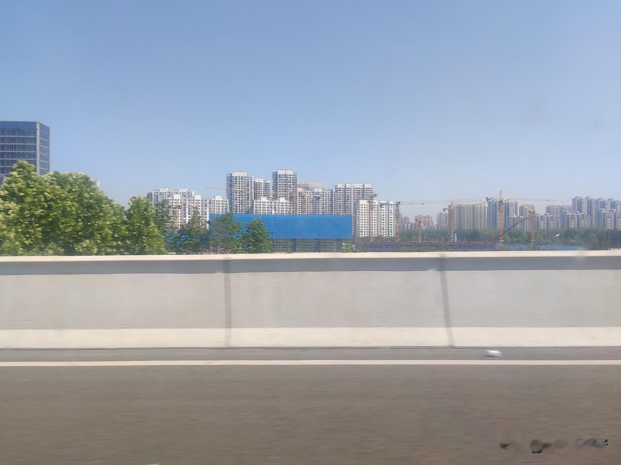 济宁现在房地产是开始好转了吗？
济宁太白湖新区瑞马玖璋盖楼的速度真是不慢，工地上
