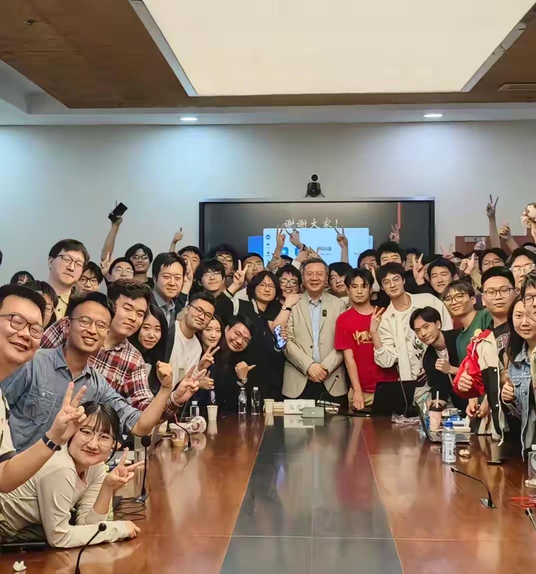 【紧急呼叫张维为】
华为、中芯、大疆等873家中企遭AI顶会封杀？
世界顶级AI