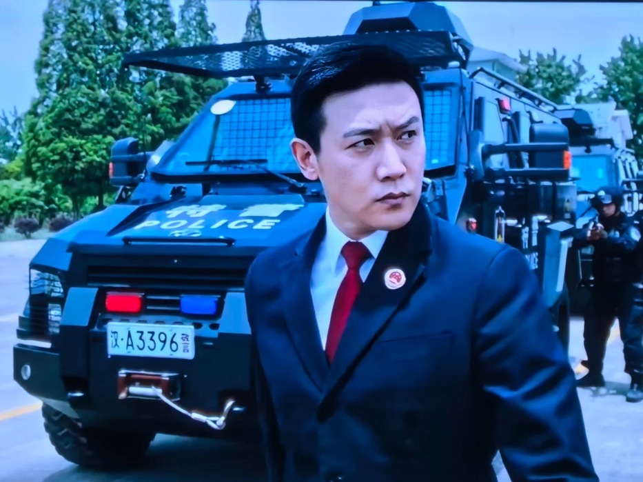 猴局长一定以为自己是主角抓捕祁同伟这一集，给了猴局长很长时间的个人show，他走